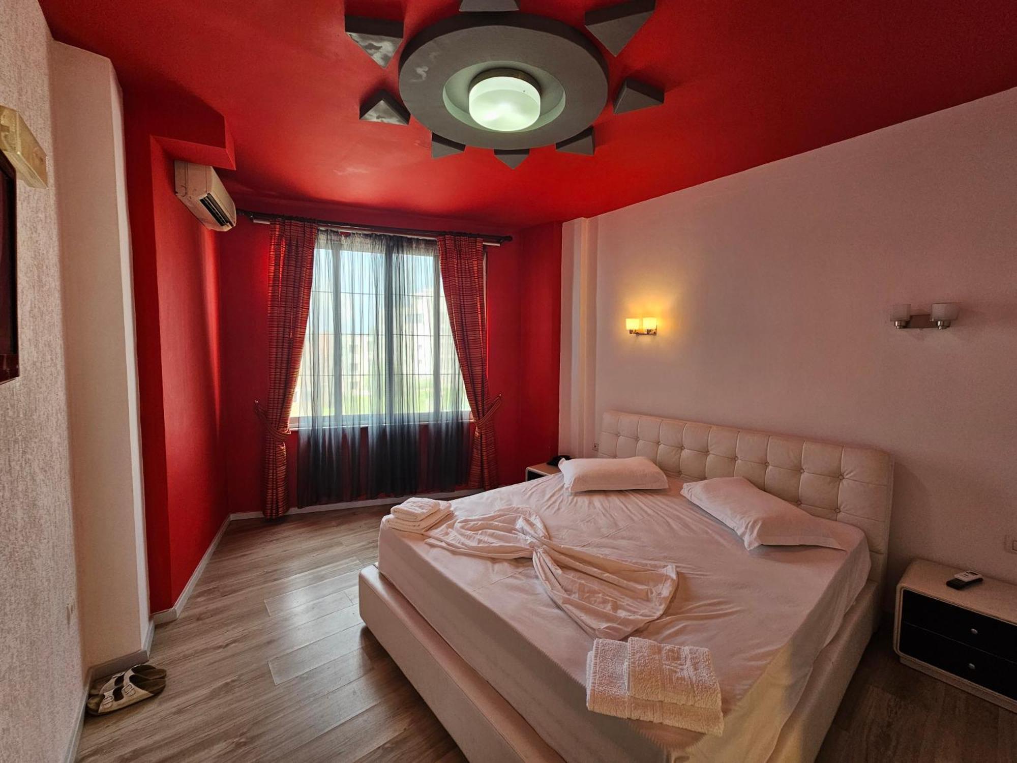 Sunborn Hotel Golem  Camera foto